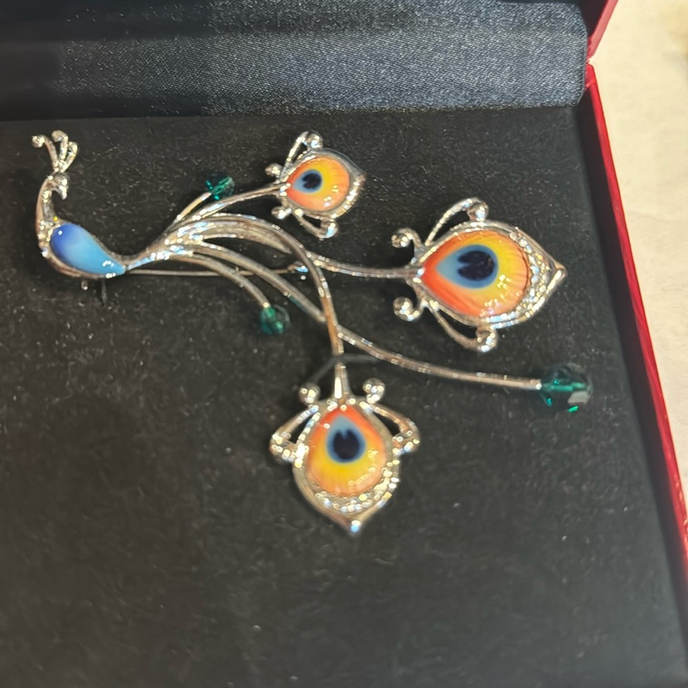 Never used Franz brooch pin. Exquisite condition. Original box.